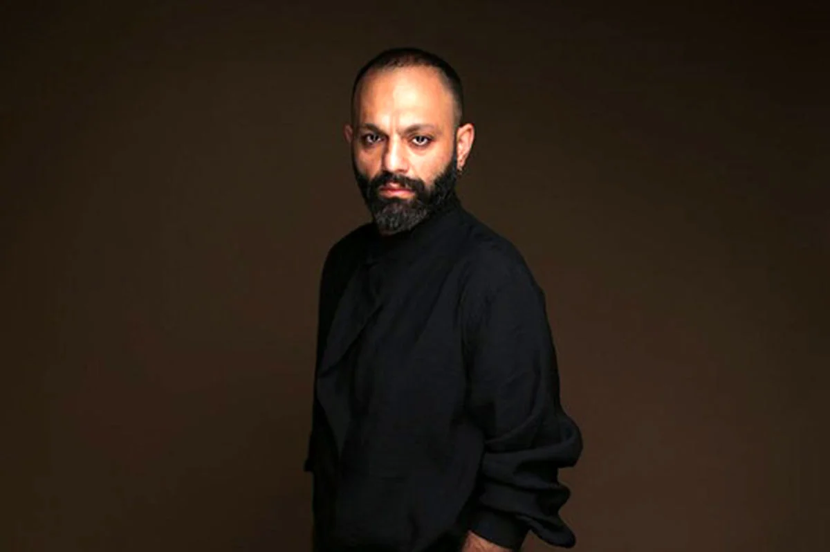 استایل بی‌سابقه صابر ابر با طاووس روی دوش که همه را شگفت‌زده کرد!