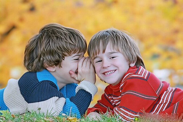 آموزش دوست‌یابی؛ راهی موثر برای کاهش پرخاشگری و انزوای کودکان که همه والدین باید بدانند!