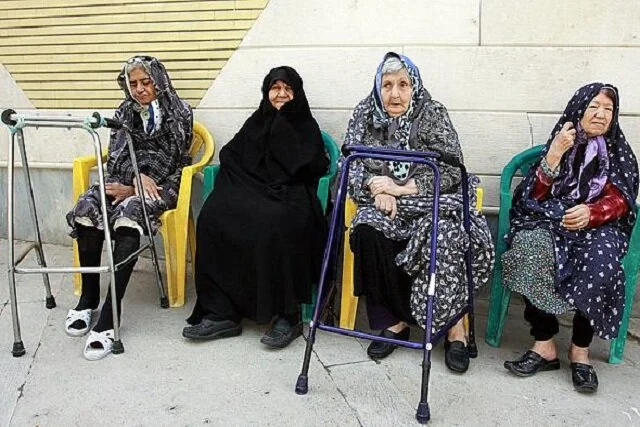 انتقال والد به سرای سالمندان، مسیری پرچالش برای خانواده‌ها