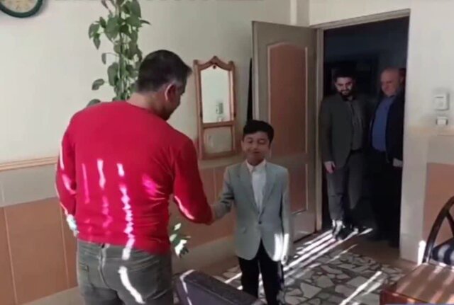 تحقق رویای مدیریت یک روزه/دانش‌آموز ۹ ساله سوادکوهی رئیس آموزش و پرورش شهرستان شد