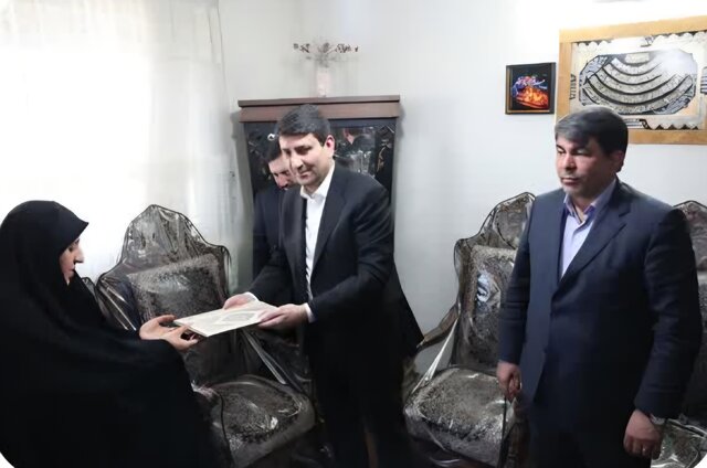 وزیر ارتباطات در کرمان: دیدار ویژه با خانواده شهید جنگ ۱۲ روزه که دل‌ها را لرزاند!