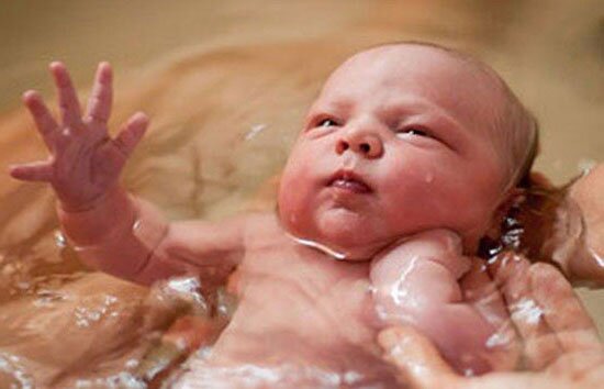 آغاز تجربه‌ای نوین در آبادان؛ زایمان در آب برای نخستین بار فعال شد!