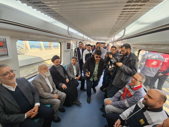 رونمایی از ۲ رام قطار متروی ملی؛ چمران وعده تولید روزانه واگن را داد