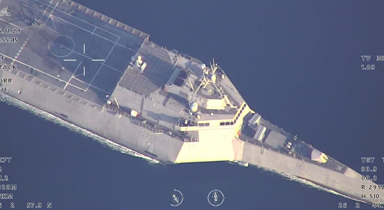 دریادار تنگسیری: در رزمایش اخیر، موشکی با برد بیش از طول خلیج فارس شلیک شد/ برای جنگ در دریا آماده‌ایم