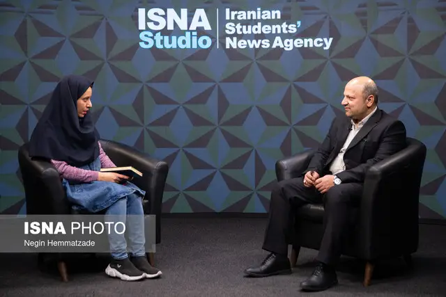 پاسخ معاون وزیر به چالش رسانهها: کاغذ، اقتصاد و اینترنت خبرنگاران