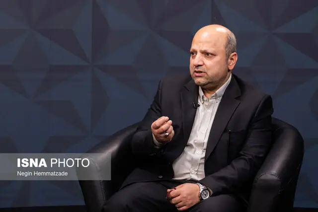 پاسخ معاون وزیر به چالش رسانهها: کاغذ، اقتصاد و اینترنت خبرنگاران