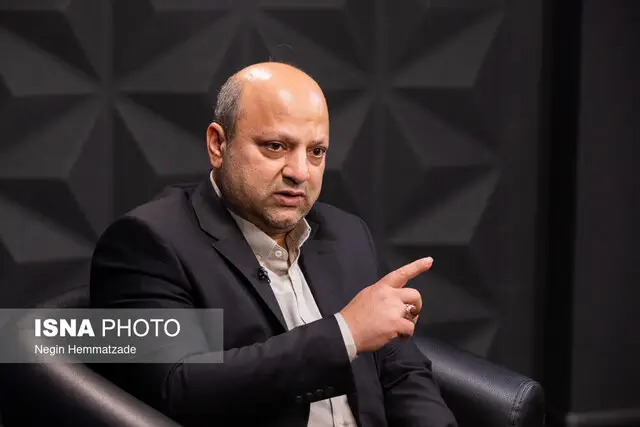 پاسخ معاون وزیر به چالش رسانهها: کاغذ، اقتصاد و اینترنت خبرنگاران