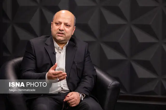 پاسخ معاون وزیر به چالش رسانهها: کاغذ، اقتصاد و اینترنت خبرنگاران