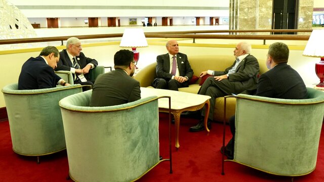 دیدار ظریف و فؤاد حسین در دوحه؛ تاکید بر راه‌حل مسالمت‌آمیز بحران‌های خاورمیانه