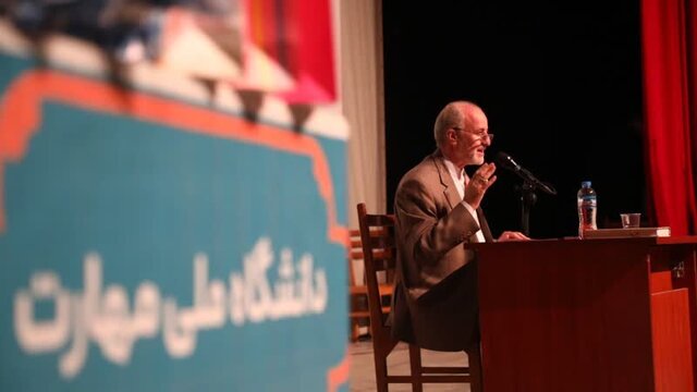 معاون استاندار قم: دانشگاه ملی مهارت، خط مقدم حل چالش‌های جامعه قرار گیرد!