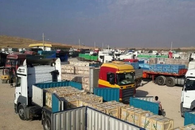رکوردشکنی تردد کامیون‌ها در مرز هیرمند؛ تحولی بزرگ در مبادلات با افغانستان