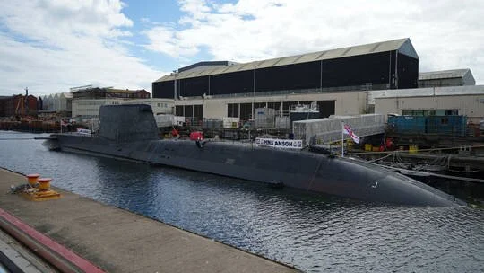 فرمانده انگلیسی: لندن قادر به راه‌اندازی برنامه زیردریایی هسته‌ای نیست