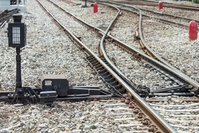 دستگیری عوامل تخریب‌ سوزن ریل راه آهن در اندیمشک