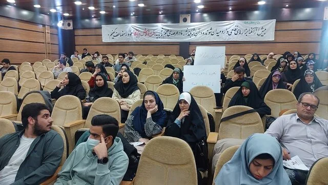 از ما انتقاد کنید، فریادهای شما غنیمت است!