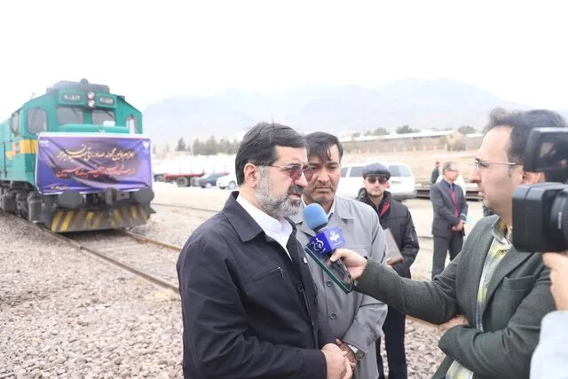 آغاز صادرات ریلی سیمان از قم