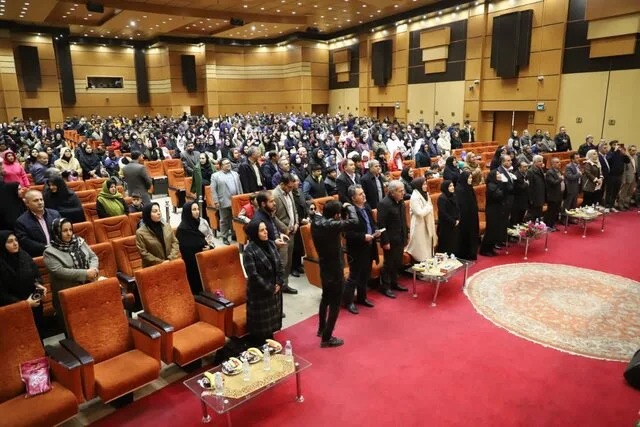 برگزاری همایشی متفاوت در ستایش همت بلند دانش‌آموزان معلول و پدری که بچه‌ها دوستش دارند