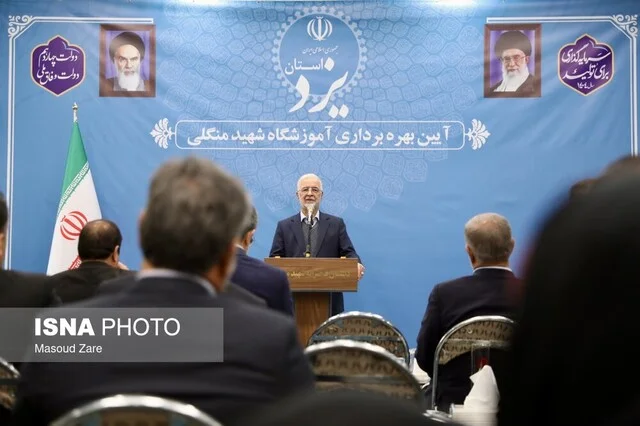 وزیر کشور در یزد مدرسه ۱۸ کلاسه را افتتاح کرد؛ جهشی در عدالت آموزشی استان!