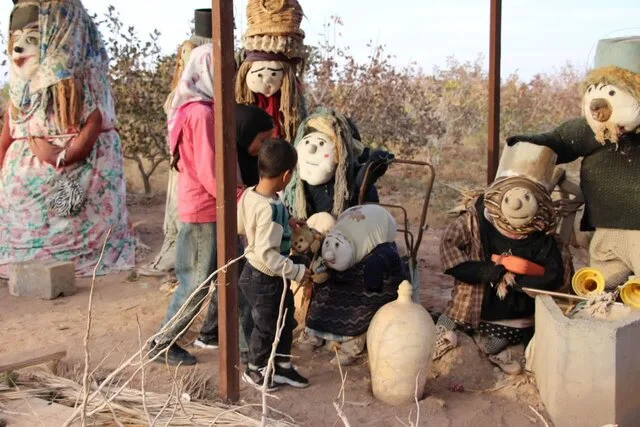 مادری در اردکان که فرزندان عروسکی دارد