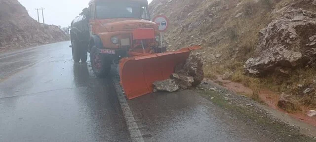 ۴۵ کیلومتر برفروبی و ۱۸۳ مورد ریزشبرداری در پی بارشهای ایلام