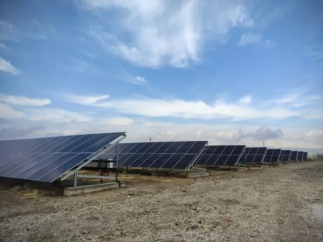 شروع احداث ۳ نیروگاه خورشیدی ۵۰ مگاواتی در فسا؛ تحولی بزرگ در تامین برق پایدار