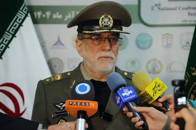 جانشین فرمانده کل ارتش: هرگز سلاحی که به سعادت مردم آسیب بزند، نمی‌سازیم!
