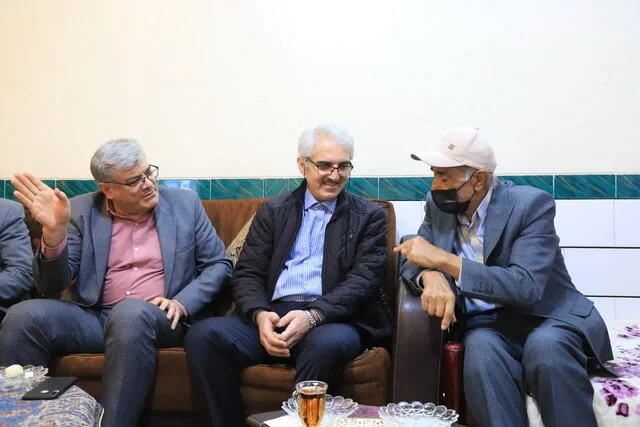 دیدار ویژه مدیران ایسنا با خانواده شهید عمرانی در کرمان؛ روایت صبر و ایمان از زبان نزدیکان