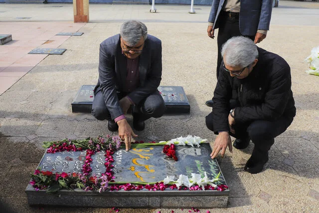 مسئولان خبرگزاری ایسنا با خانواده شهید عمرانی دیدار کردند