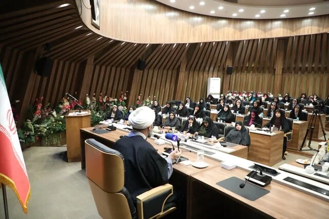 چرا تصویری که غرب از زن نشان می‌دهد، با واقعیت شأن آنان فاصله‌ای بزرگ دارد؟