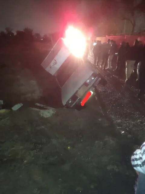 فرونشست زمین در شهرک ولیعصر سه خودرو را گرفتار کرد / عملیات موفق آتشنشانی بدون مصدوم