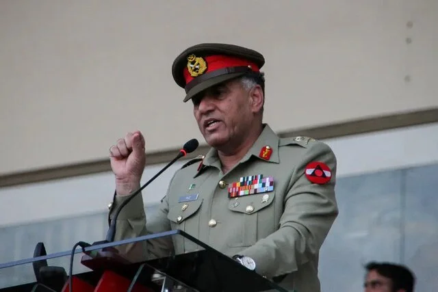 ژنرال نزدیک به عمران خان برای اولین بار در پاکستان حبس شد؛ حکمی بی‌سابقه که تاریخ را تغییر داد