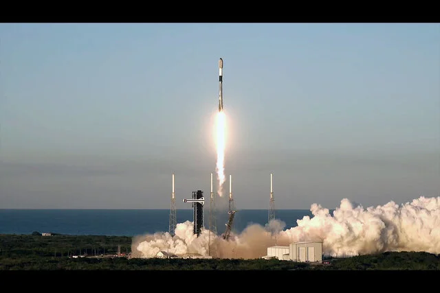 سیصدمین پرتاب فضایی ۲۰۲۵؛ رکوردشکنی اسپیس‌ایکس با پرتاب ۲۹ ماهواره استارلینک
