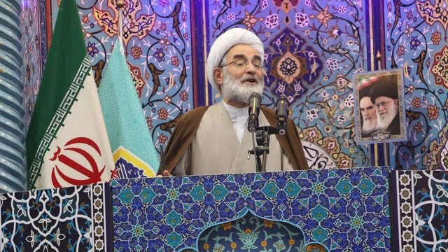 امام جمعه رشت: نظارت دقیق مسئولان، کلید حل مشکلات مردم است!