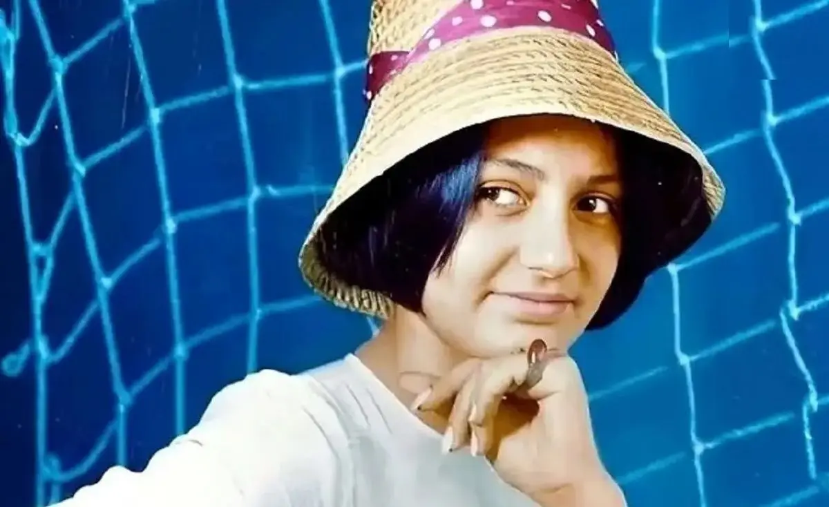 تصویری نادر از گوگوش در سفر حج 26 سالگی‌اش؛ بازتابی از سال 1355 که حیرت‌انگیز است!