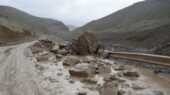 سیل و باران شدید، ۱۰۰ کیلومتر مسیر عشایری لالی و اندیکا را مسدود کرد؛ بازگشایی تا پایان هفته قطعی است