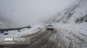 بارش برف در محور چلگرد_چمن‌گلی آغاز شد؛ راهداران در آماده‌باش کامل برای ایمنی مسیر