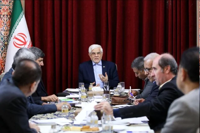 عارف: کلیشه‌های قدیمی چگونه دانش‌آموزان را عقب نگه داشته‌اند؟