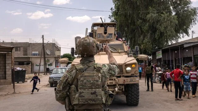 آمریکا در محاصره پالمیرا؛ بالگردها و خودروهای زرهی در پی واکنش به کشته شدن دو آمریکایی