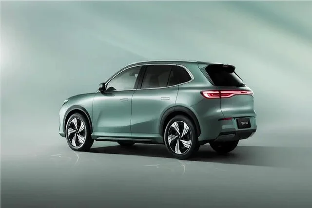 معجزه جدید جیلی: خودروی برقی با قابلیت چرخش ۹۰ درجه درجا!