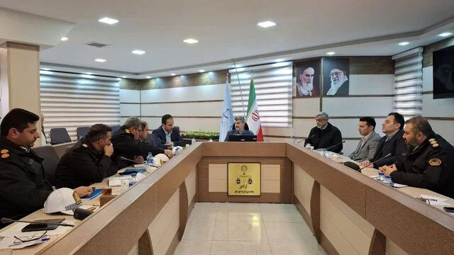 فرماندار رشت: ساماندهی دستفروشان در حریم راه‌ها، کلید کاهش ترافیک پیچیده شهر!