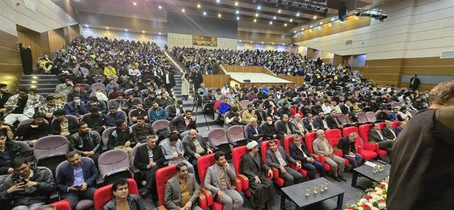 از خانواده شهید دانشجو برزو فروتنی در قالب طرح«یادیار» تجلیل شد