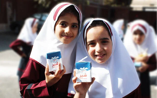 شروع توزیع شیر رایگان در مدارس کرمانشاه؛ دانش‌آموزان از امروز زیر چتر سلامت!