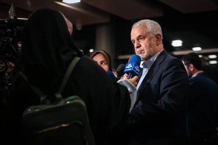 حاشیه نگاری بر روزهای پایانی حقیقت