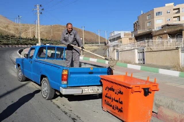 آمادگی شهرداری سنندج با 23 ایستگاه برف‌روبی برای مقابله با زمستان سخت!