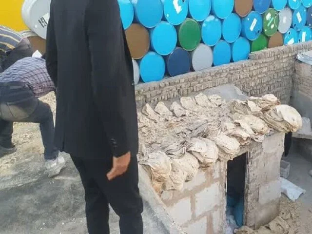 کشف ۱۳ هزار قرص نان خشک‌شده در تویسرکان؛ پشت پرده عرضه غیرقانونی نان چیست؟