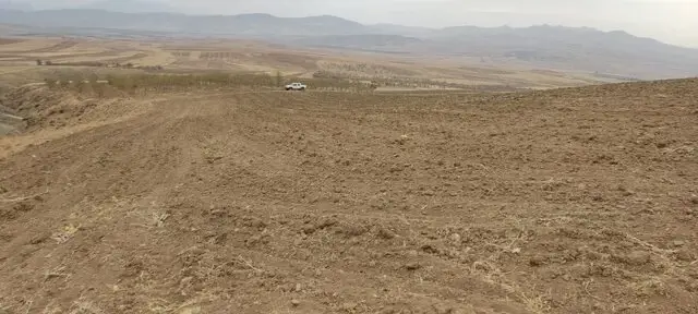 رفع تصرف ۳۹۰۰ متر مربع از اراضی ملی کمربنه ملایر؛ حمله قاطع به زمین‌خواری با هدایت یگان حفاظت