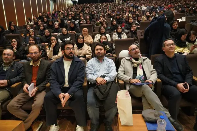 دانشجویان دانشگاه علم و صنعت به پیشواز یلدا رفتند