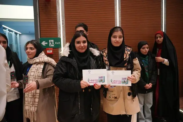 دانشجویان دانشگاه علم و صنعت به پیشواز یلدا رفتند