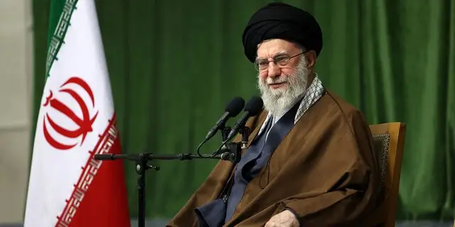 رهبر انقلاب: جوانان ما فراتر از انتظارند اما برخی دستگاه‌ها در انتقال ارزش‌های شهدا کوتاهی می‌کنند!
