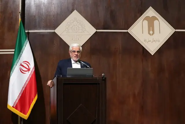 عارف هشدار داد: دانشگاه‌های سنتی دیگر توان اداره کشور را ندارند!