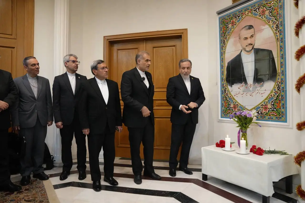 رونمایی از نماد یادبود شهید امیرعبداللهیان در مسکو توسط عراقچی